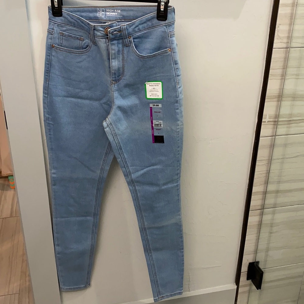 Size 7 SKINNY High rise jeans. Light blue.